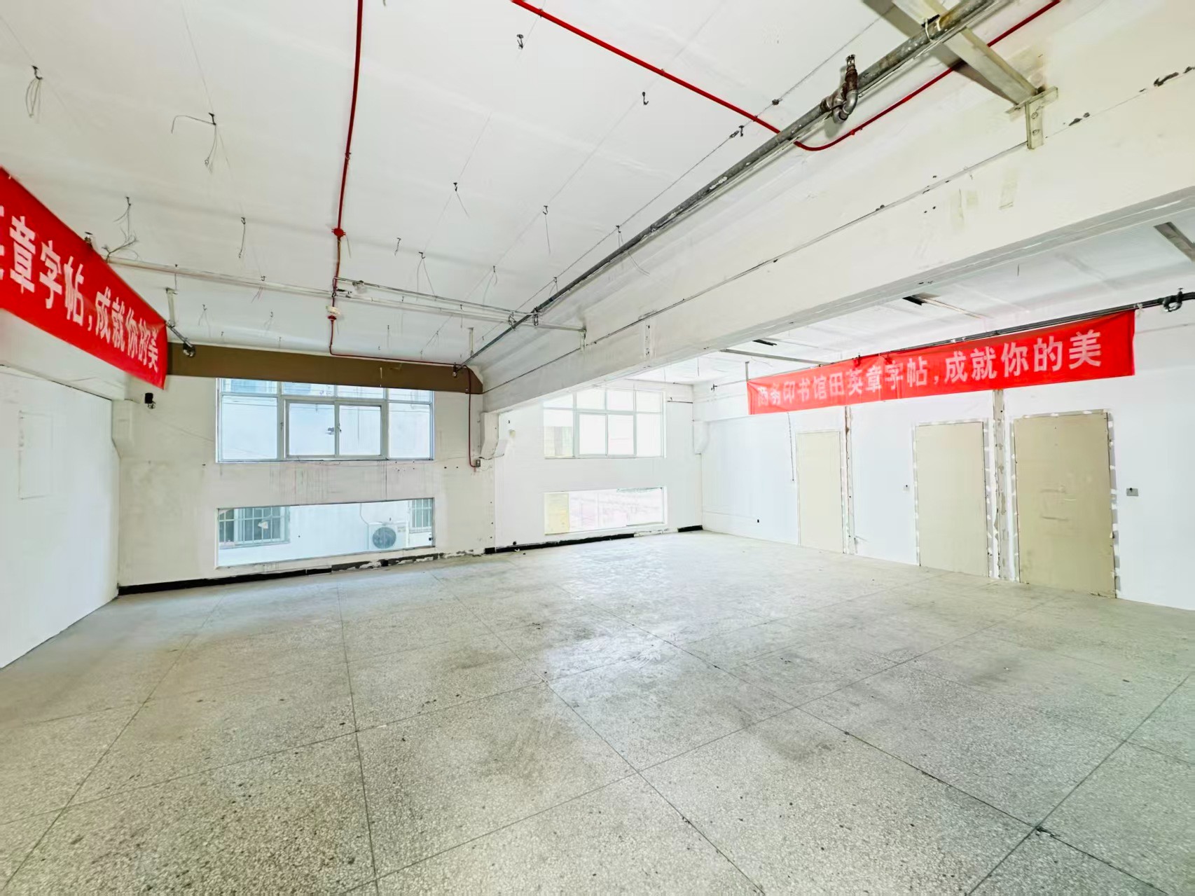 汉魏大道重点吸引人工智能应用、数字经济、电商直播、智能制造服务、软件开发、科技创新企业及创业团队入驻